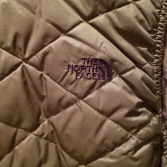 North Face Women's fleece lined vest - Picture 4 of 7
